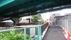 川沿いの道1