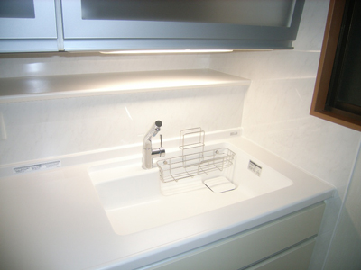 ゴミが排水口の網かごにすぐに集まり易く、すぐに捨てやすいため、汚れがたまりにくくなります。